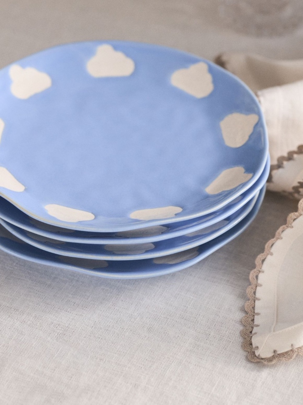 Anthropologie Vida‎ Icon Cloud ceramic dessert plate